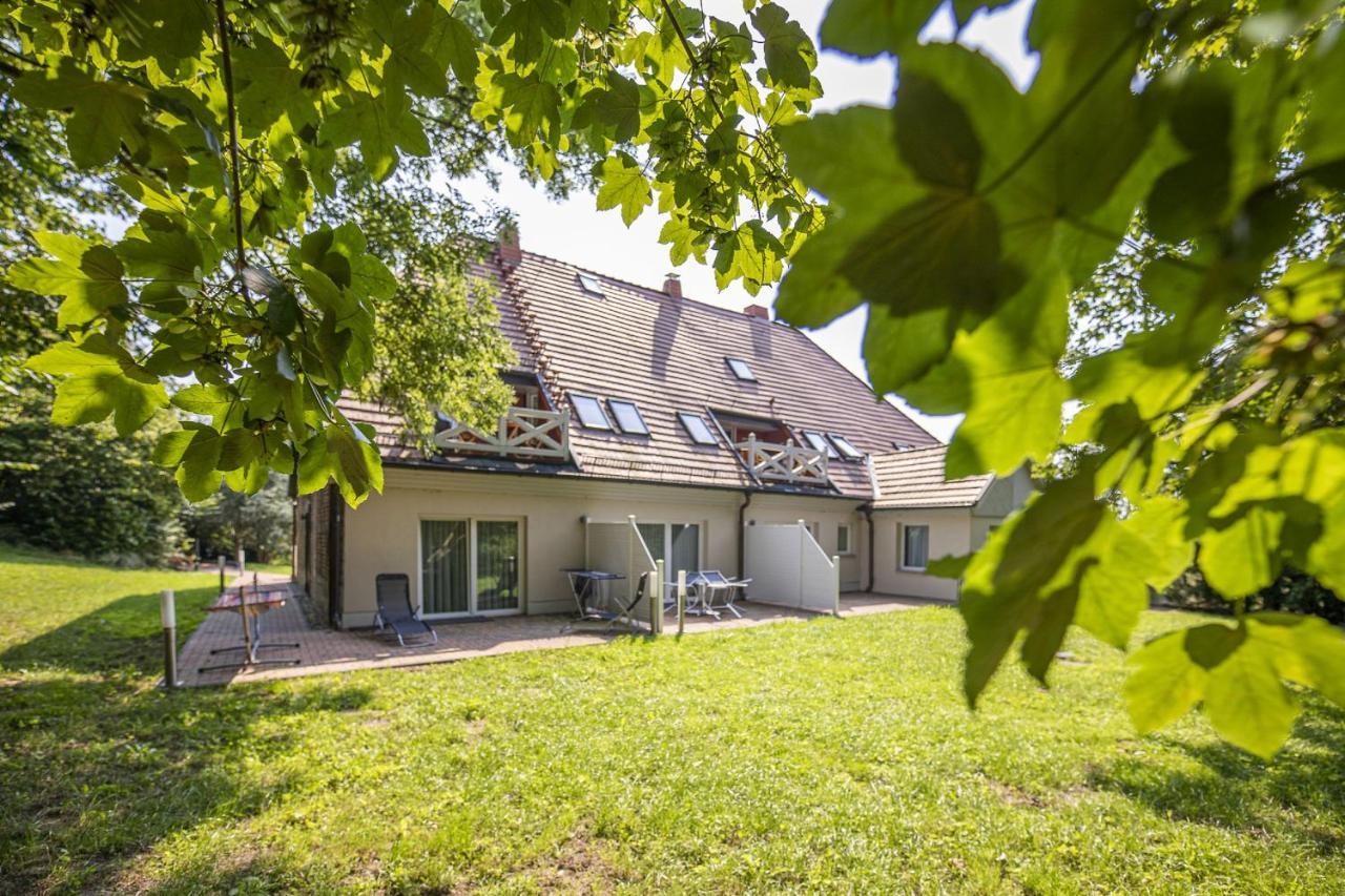 Ruhig Und Idyllische Lage, Strandnah, Gratis Nutzung Vom Ahoi Erlebnisbad Und Sauna In Sellin - Gutshaus Silvitz Fewo 02 Apartment Bergen Auf Rugen Exterior photo