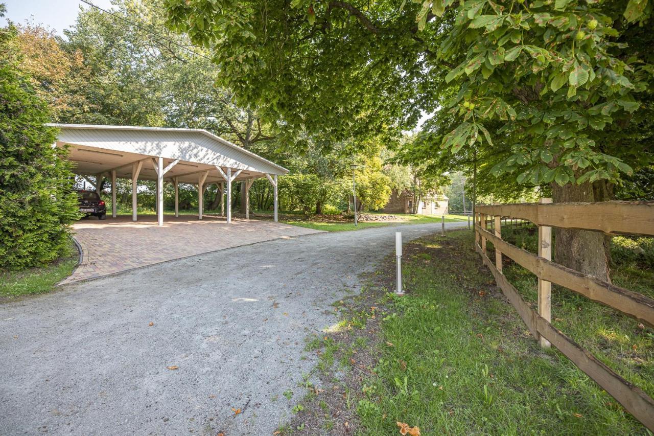 Ruhig Und Idyllische Lage, Strandnah, Gratis Nutzung Vom Ahoi Erlebnisbad Und Sauna In Sellin - Gutshaus Silvitz Fewo 02 Apartment Bergen Auf Rugen Exterior photo