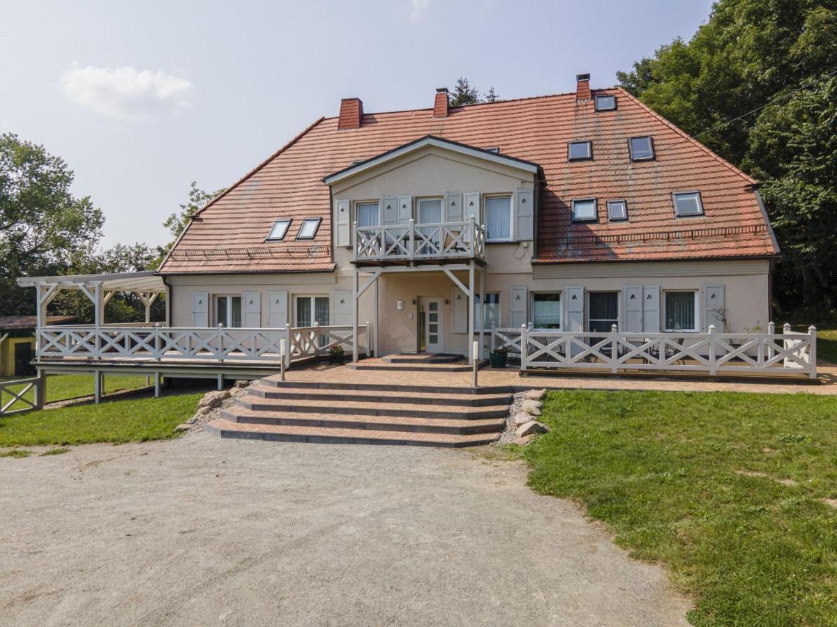 Ruhig Und Idyllische Lage, Strandnah, Gratis Nutzung Vom Ahoi Erlebnisbad Und Sauna In Sellin - Gutshaus Silvitz Fewo 02 Apartment Bergen Auf Rugen Exterior photo