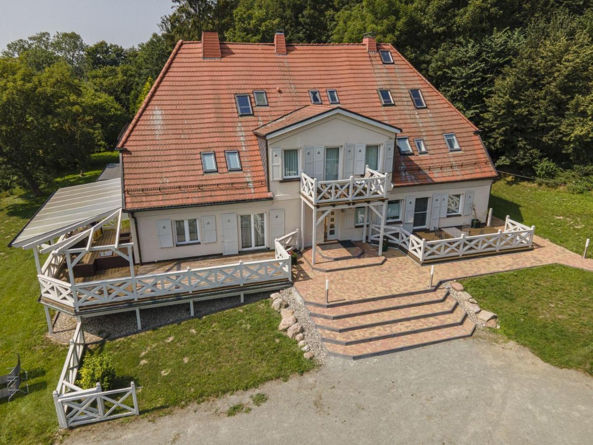 Ruhig Und Idyllische Lage, Strandnah, Gratis Nutzung Vom Ahoi Erlebnisbad Und Sauna In Sellin - Gutshaus Silvitz Fewo 02 Apartment Bergen Auf Rugen Exterior photo