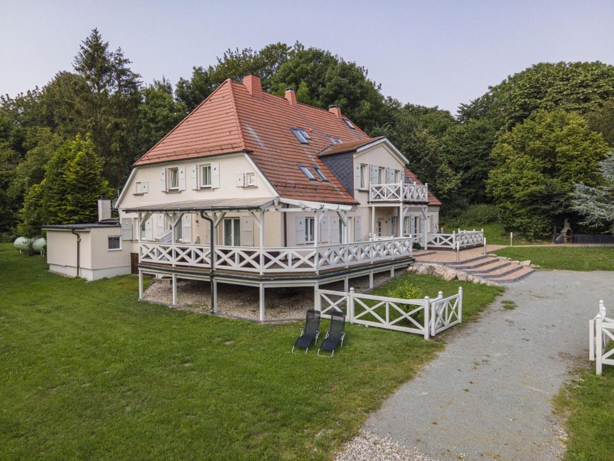 Ruhig Und Idyllische Lage, Strandnah, Gratis Nutzung Vom Ahoi Erlebnisbad Und Sauna In Sellin - Gutshaus Silvitz Fewo 02 Apartment Bergen Auf Rugen Exterior photo