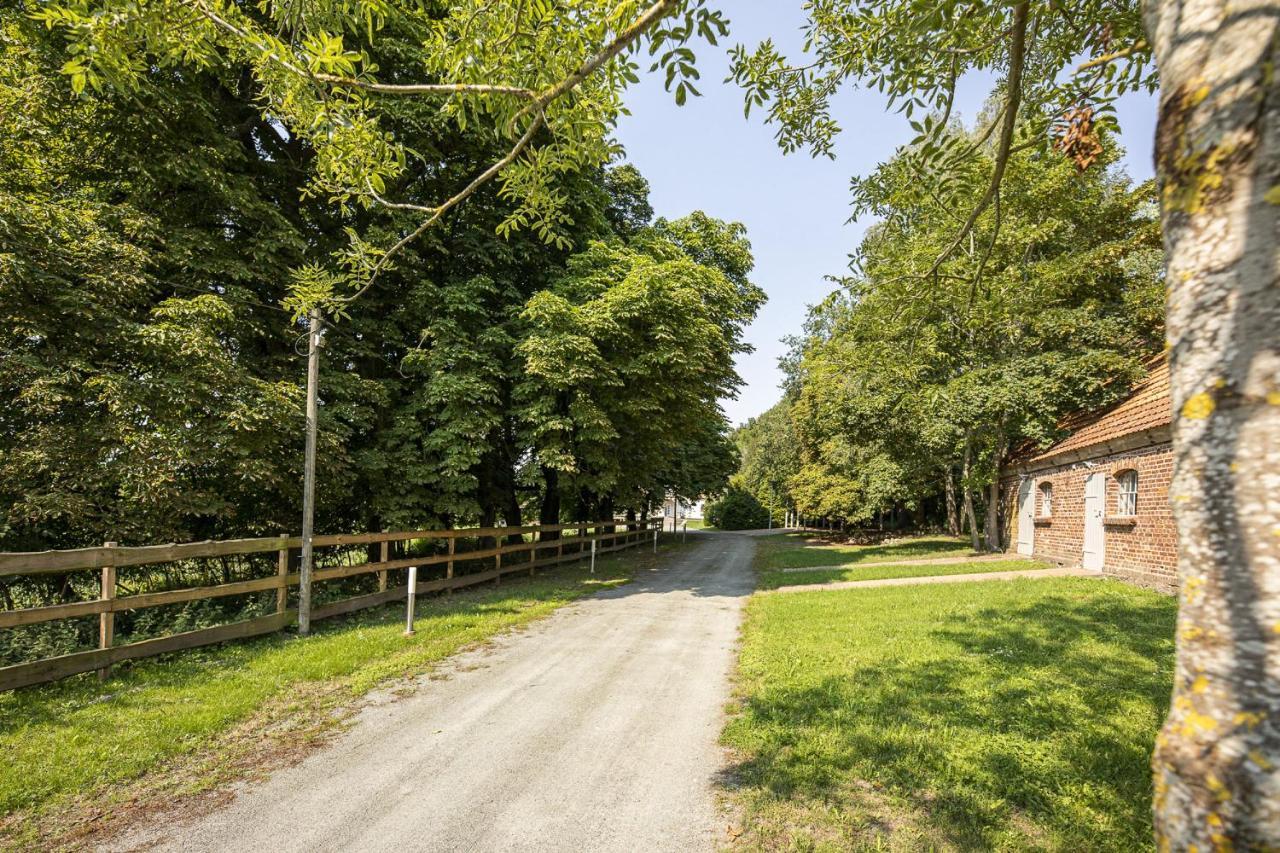 Ruhig Und Idyllische Lage, Strandnah, Gratis Nutzung Vom Ahoi Erlebnisbad Und Sauna In Sellin - Gutshaus Silvitz Fewo 02 Apartment Bergen Auf Rugen Exterior photo